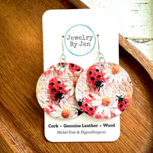 Load image into Gallery viewer, Circle: Ladybugs &amp; Daisies