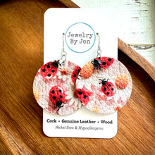 Load image into Gallery viewer, Circle: Ladybugs &amp; Daisies