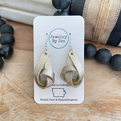 Knot Earrings: Platinum