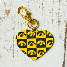 Load image into Gallery viewer, Iowa Hawkeyes Checkerboard Heart Keychain