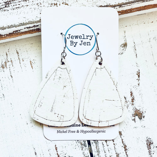 Embossed Modern Teardrop: White Cork