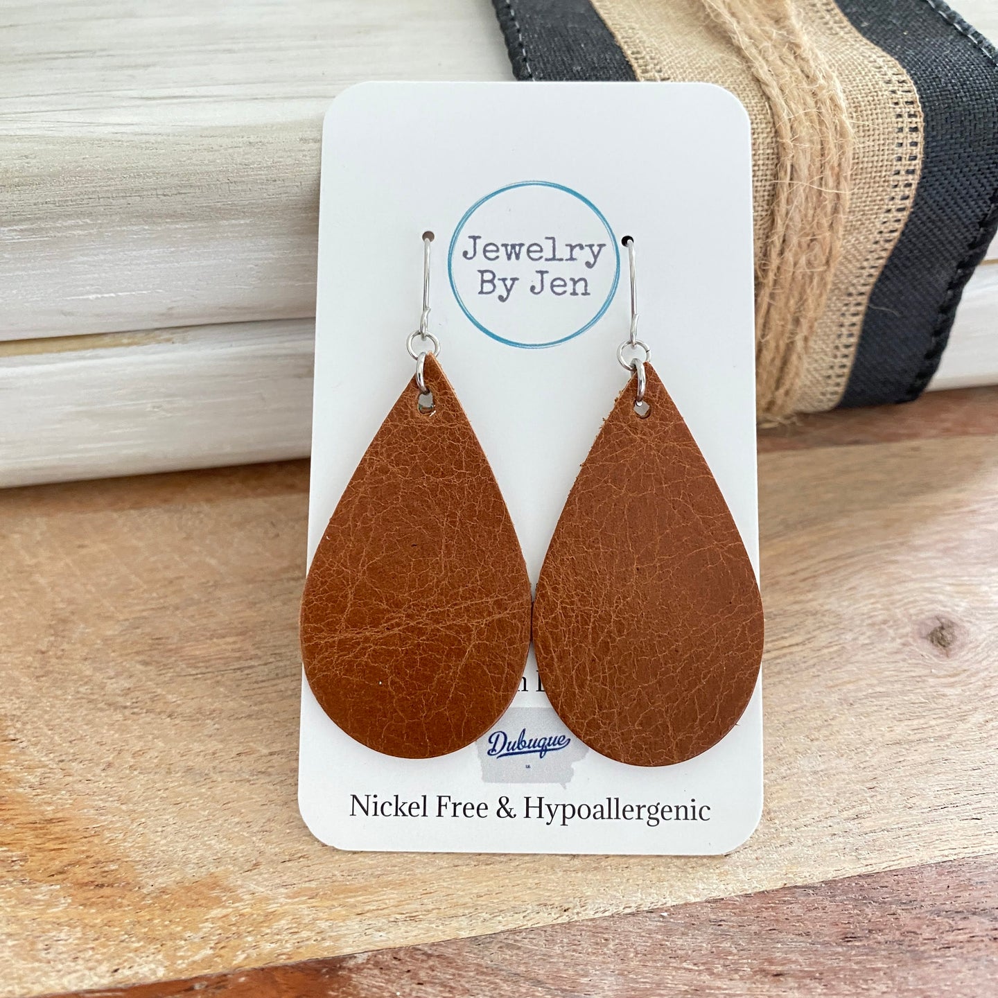 Medium Teardrop: Cognac