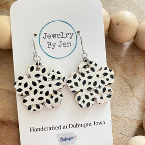 Sue’s Forget Me Not: Black & White Deco