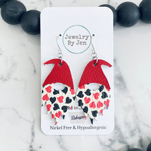 Load image into Gallery viewer, Gnome: Queen of Hearts (Red Hat)