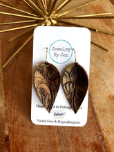 Load image into Gallery viewer, Brown Western Tooled Medium Pinched