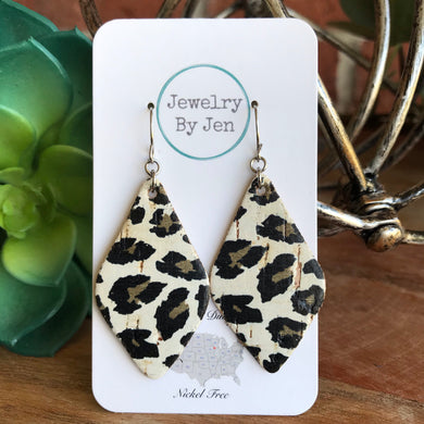 Lora: Gray Leopard on White Cork