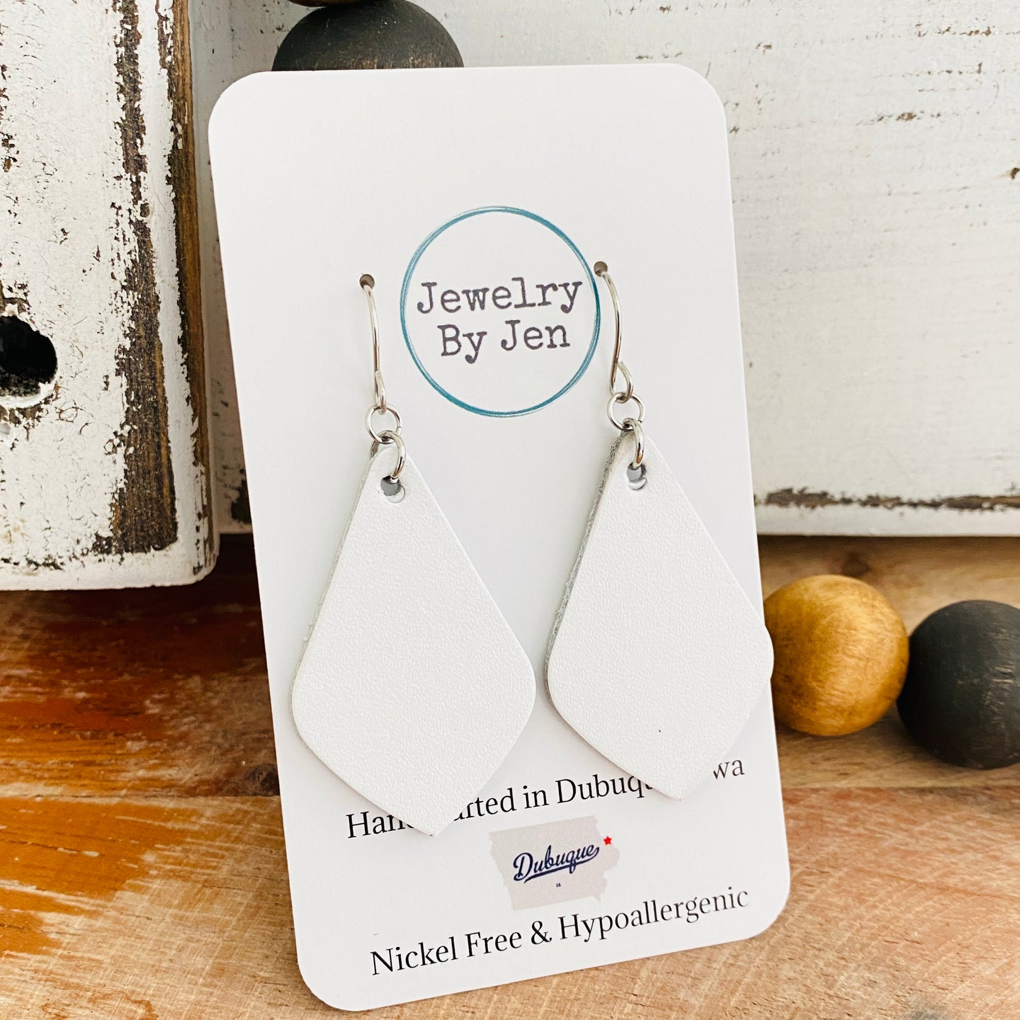 Small Elegant Teardrop: White