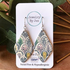 Exotic Feather Rainbows “Lora”