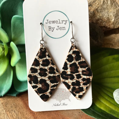 Baby Cheetah on White Cork “Lora”