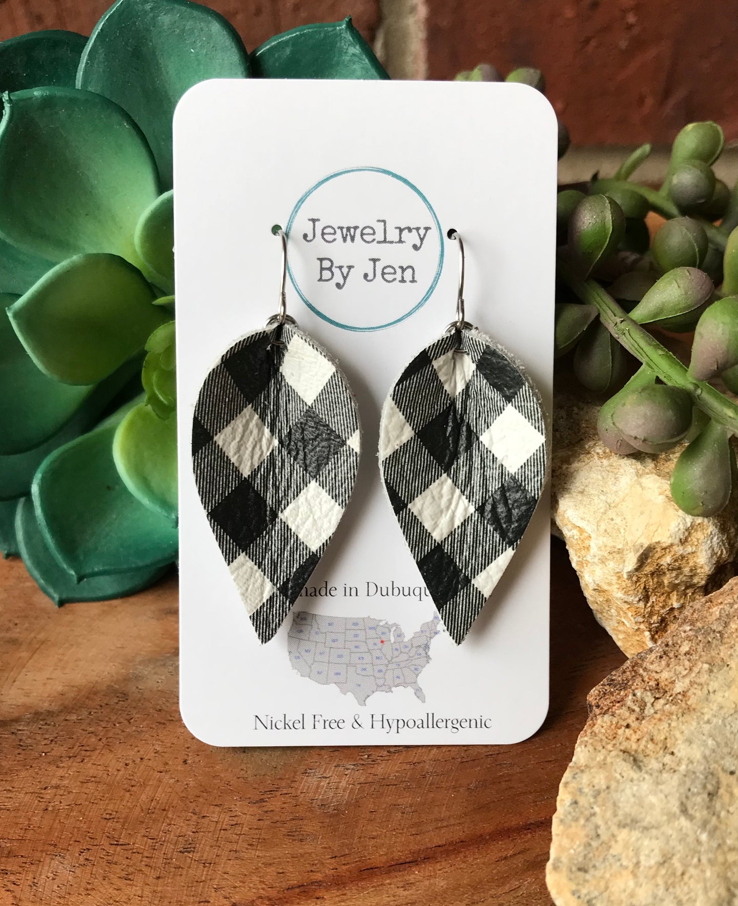 White & Black Buffalo Plaid Pinched
