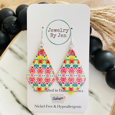 Elegant Teardrop (Small): Bright Aztec