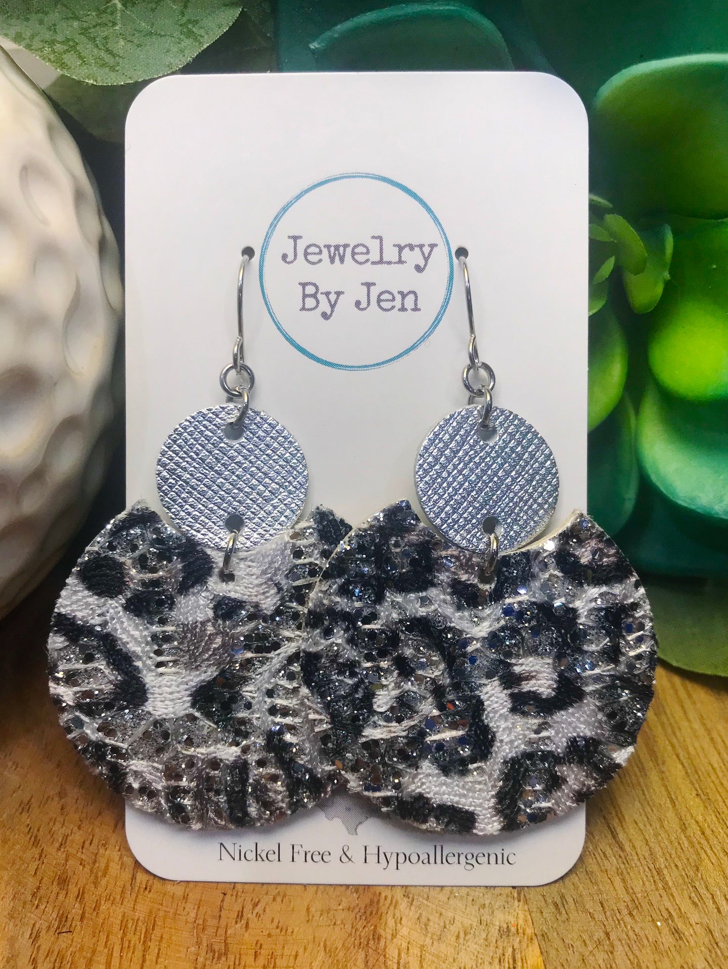 “Luna”: Black & Silver Lace