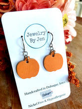 Load image into Gallery viewer, Mini Pumpkin: Smooth Orange