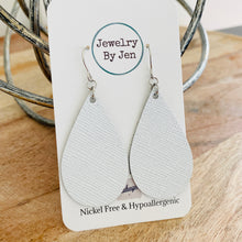 Load image into Gallery viewer, White Saffiano Medium Teardrop