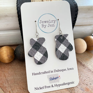 Mittens: White & Black Buffalo Plaid
