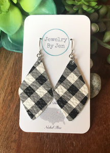 Lora: Black & White Buffalo Plaid